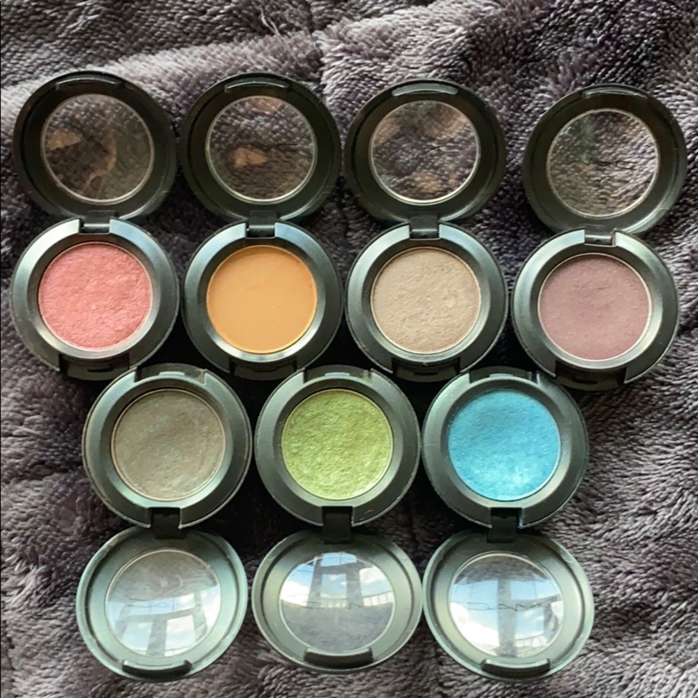 MAC Cosmetics Eyeshadow Set of 10 + Eyeliner